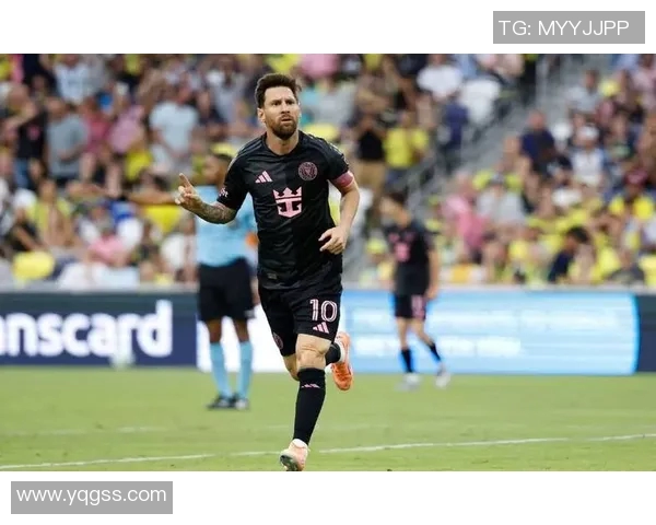 梅西帽子戏法助巴塞罗那3-0完胜皇家社会,再现巅峰时刻